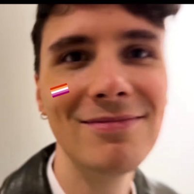 LesbianDinof's profile picture. hes a gay man im lesbian we'd make it work