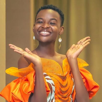 MygiabSlam's profile picture. Togolaise🇹🇬| 👩🏽‍🎓 Management des entreprises | Blogueuse | Oratrice | A•R•T•I•S•T•E💡| 🏆Championne de plusieurs concours d'art oratoire et de slam