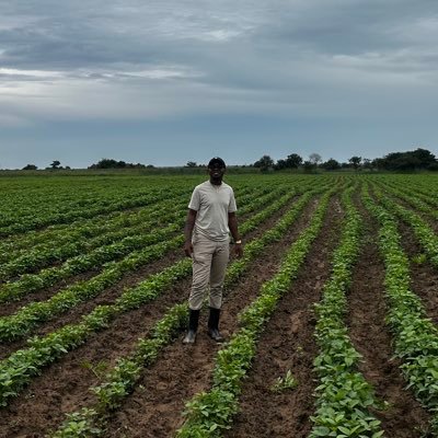 •Farmer 👨🏾🌾• Pursue what’s meaningful, not what is expedient •