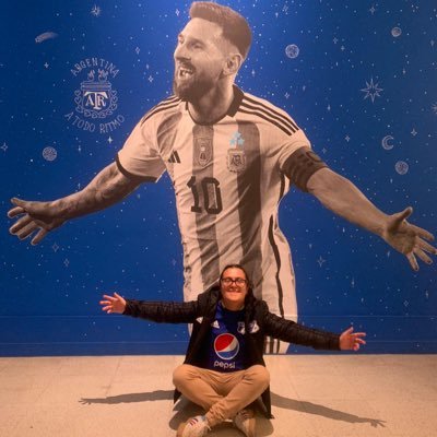 Diacrítico. El amor verdadero es azul. En @DeMillosRadio, @MundoMillos y @ElAmorEsRedondo. 🎶Nadie sabe en qué estación se bajará de este tren