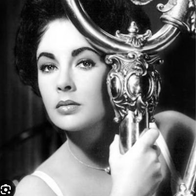 MadWoman_hg's profile picture. Si te da miedo un virus espera a enterarte de lo que está pasando en realidad.☀️❤️🏴‍☠️✨