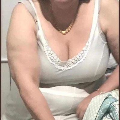 سامح 26 سنه من المنصورة وآمي عفاف 47 سنه