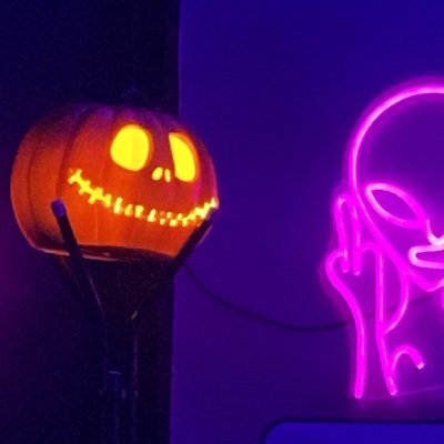 vvalktothemoon's profile picture. 