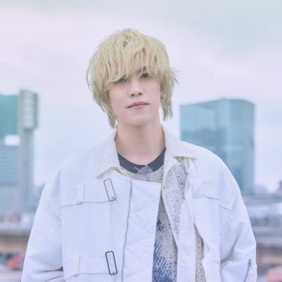 @leevelles ▪︎ Vo / Gt / Pf /作詞/作曲/編曲/絵 ▪︎ラジオ FM fukuoka #まだ起きとーばい / あ、恐竜すきです🦖