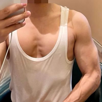 Normal guy into fitness 🏋️♀️ +🏊♂️ + Travel 🧳; 180,69-70kg #super great kisser🫦💋 #affectionate person 🫂 🥰 no dating apps🫰; reactivating X acct 👉feb 25