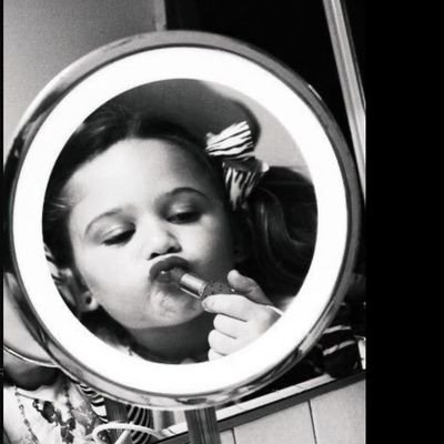 zulendik0's profile picture. mikrop.