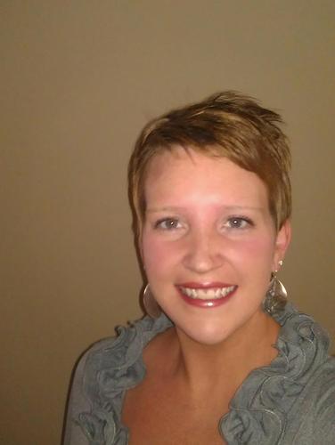 Mother, wife, daughter, blogger. Trying to break free from the fat trap and lose 65 pounds. Trying to motivate others while on my own weight loss journey.