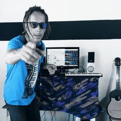 Músico, productor, creador, pianista, multiinstrumentista