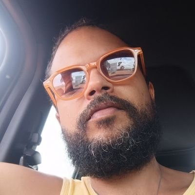 Professor e mestre em filosofia! Educação pública, capoeira angola, esquerdismos, antirracismos, nerdices e randomices.
