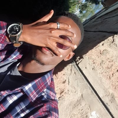 Student of life || Mechanical engineer || I fix machines and hearts || Paso corto, vista larga