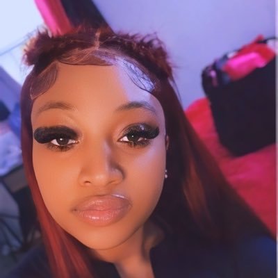 Me & my middle finger stand on business so LEAVE ME ALONE !🥰