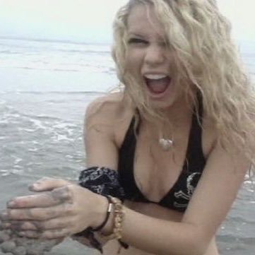 myeclipseddsun's profile picture. im bejeweled and a middle aged woman in spirit