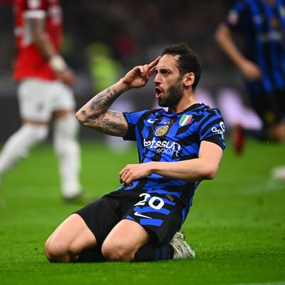 Felicemente separato,padre di tre splendidi figli,Marialuce,Andrea Giosuè e Vincenzo
🦂 ⚽ 🍕 🇮🇹 🖤 💙 ⭐ ⭐