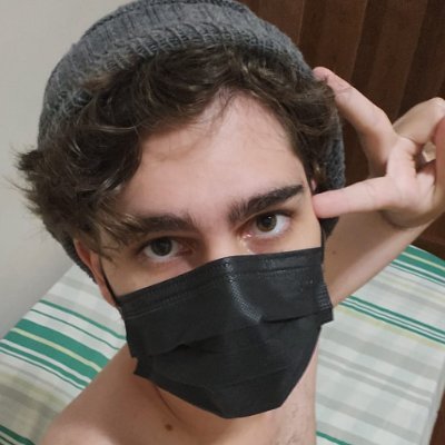 25 yr old non-newtonian person.
Any pronouns work.
Eng-Port-Spa-Fran-Jap.
Only interact with age in description.