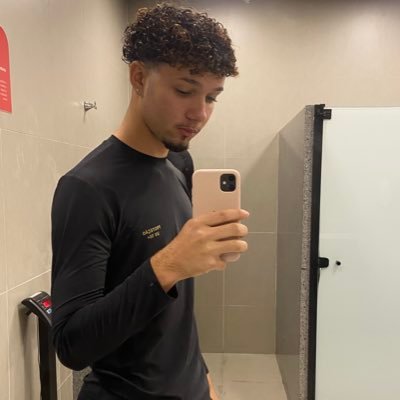 novaess17's profile picture. 