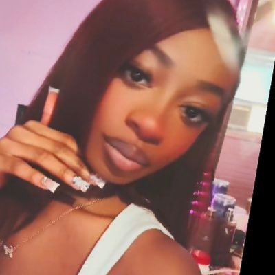 - follow me I follow back!! secret Twitter acc 😏 I’m sorry I like to troll 🤒 NY bound 👩❤️💋👩