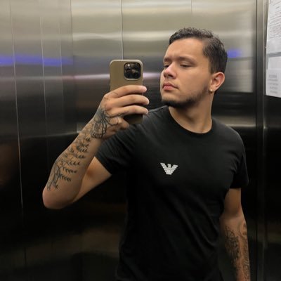 Nicolas21877581's profile picture. 