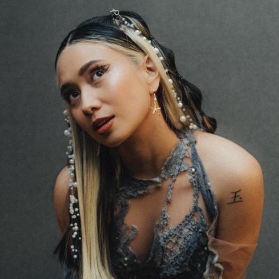 pics, videos and gifs of singer, songwriter and producer @nikizefanya 🖤