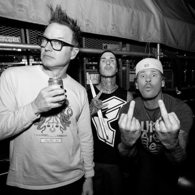 hourlyblink_'s profile picture. posting @blink182 every hour! 🚦