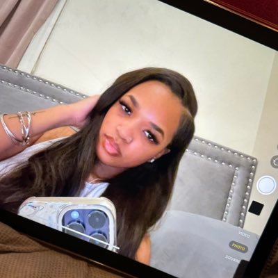 housebunnyniii's profile picture. 