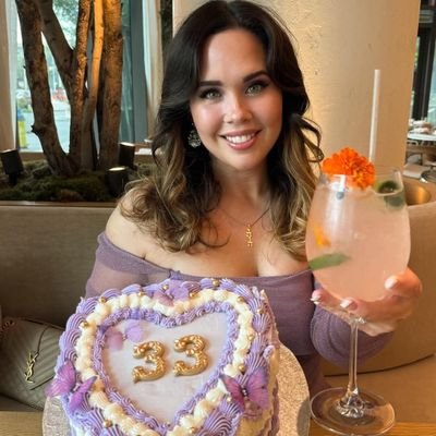 Compartiendo lindas mujeres mayores de 30 👌👌👌