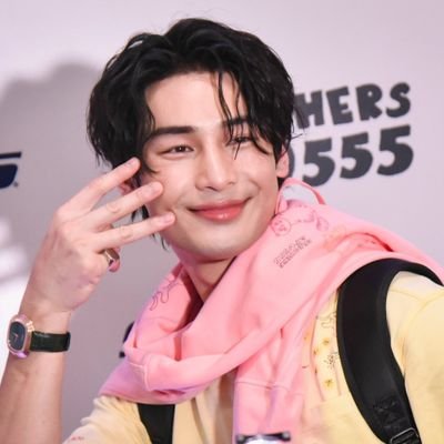 𝓂𝓎 𝓈𝓊𝓃𝓈𝒽𝒾𝓃𝑒: @nnattawin1↬ ᴀᴘᴏᴄᴏʟʟᴇᴀɢᴜᴇs 💛🐈
#Apo555 🥕