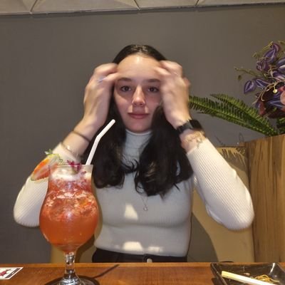 A felicidade é uma borboleta que, sempre que perseguida, parecerá inatingível; no entanto, se for paciente, ela poderá pousar no seu ombro.