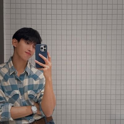 겸프. 차애는 12명. 늦덕 캐럿. 

세상이 반대로 돌아가더라도
우린 절대 길을 잃지 않고
똑바로 걸어갈 거예요.