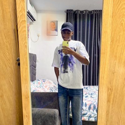 I'm Victor, I create beautiful and functional furniture pieces for a living 🔨 https://t.co/JmZMBxSXqO 📍Akure @Manchester