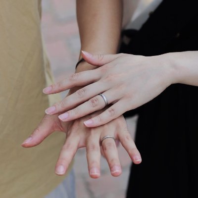 新婚8ヶ月・30歳・都内在住💍
穏やかなサラリーマン旦那とまったり生活中💛フェルト&編み物が趣味で、メルカリで販売中🍋月2-3万のお小遣いを増やしたい!将来の貯金が目標です