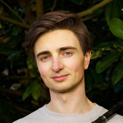Left-handed Man of Kent. Flute player (with @BrittenSinfonia and @ECOrchestra). Loves: cooking, gardening, reading, &c.