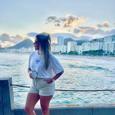 Ou você intimida o mundo ou o mundo intimida você. 💥 Filha de Iansã ⚡️🔥🦋 // Mãe da Maria Helena💖✨ Elias 👩🏼❤️💋👨🏽❤️🔥