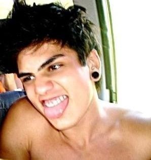 Meu Nome é Thiago tenho 14 anos e gosot do twitter soou fofo vai me segue !