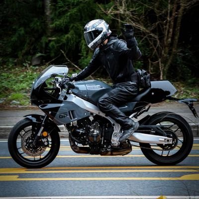 数あるアカウントの中から見つけてくれてありがとう。今治を中心に野山を駆け巡ったり、夜景を見に首都高を走ったり、日本中をいろいろ巡っているよ。
My buddies ▶XSR900GP&モンキー125◀