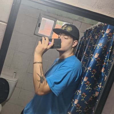 youngwoltersong's profile picture. 