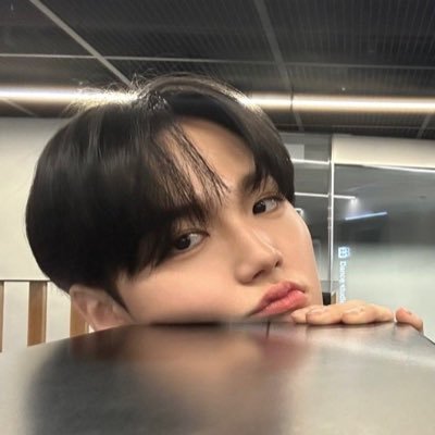 ทึเมอันยองง 🤩 (เป็นทึเมที่แอบหนีด้อมไม่บ่อย) เป่นเมนโดยอง มีเหนือเมนเป่นซาฮิ และรองเมนอีก8คน 😍