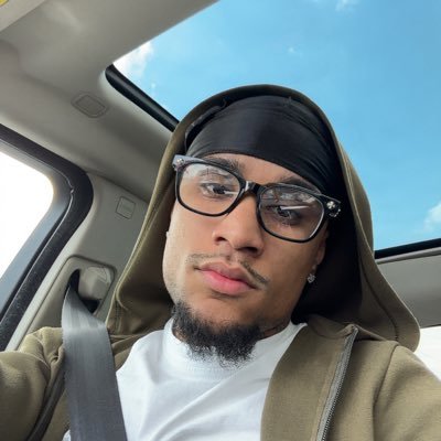 Taylor351971's profile picture. E-com