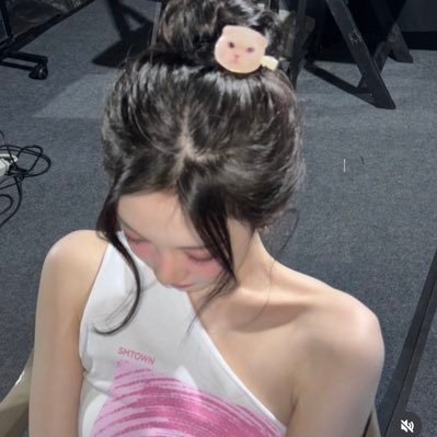 loewelines's profile picture. 