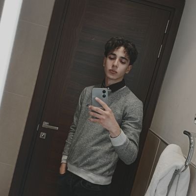 Script writer & Marketing Specialist 📑
Video editor 🎥
Professional painter 🖌️