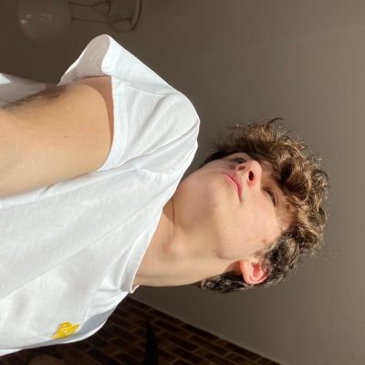 loulou_isis's profile picture. 2347C-2018C-3945C-356C-2726C-253C