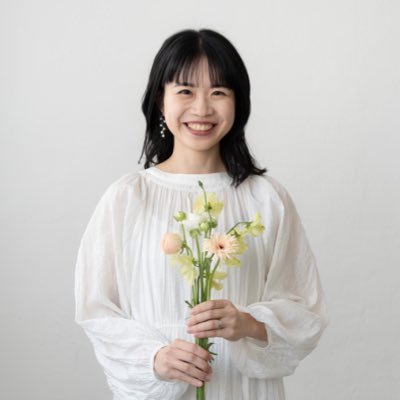 \心が動くデザインを制作します/目的達成に向けて最後まで寄り添い伴走します🏃♀️|全ジャンルOK|LP・Studio構築・バナー・紙媒体対応可|業務委託3社|お問い合わせはDMまで💐|ご相談だけでもOKです◎|3時間以内ご返信💌|10月○|検討中の方はハイライトへ🌅