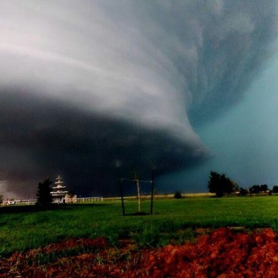 hazelbearwx's profile picture. Amateur Weather Analyst | WSU 29' | 17 | Specializing in Severe Weather & Astronomy 🌩️🌌| @RadarOmega