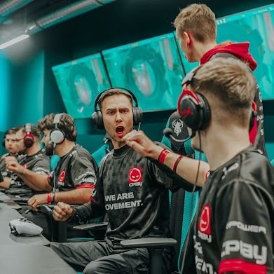 Co Leader for @PlayingDucks R6 Console
Coach / Analyst for @CrownZero_CwZ
Casual Tryharder des Vertrauens🌺