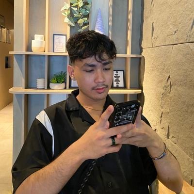 izyoboicharles_'s profile picture. 