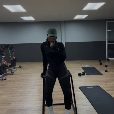✈️ | I watch anime a lot 🏝🇯🇲 ✨💫 | $DDSME 😬 | HMU for anime merch ♥