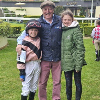 Former jump jockey , 37 years on BBC tv team , written a few books and done most things horsey except eat one ☝️