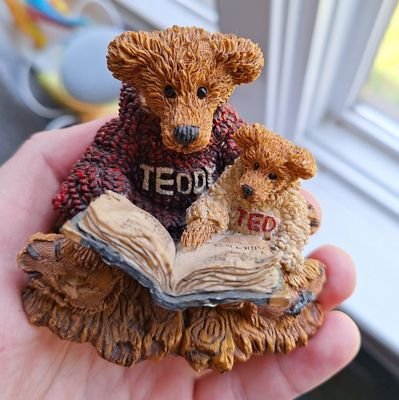 comradeb1gfoot's profile picture. New England Lesbian. drag king. probably a ghost. 18+.
he
👻27👻
❤️E❤️