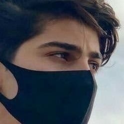 ضاع في اثارهم قلبي❤️
فلا قلبي معهم ولا قلبي معي❤️
🕊🕊