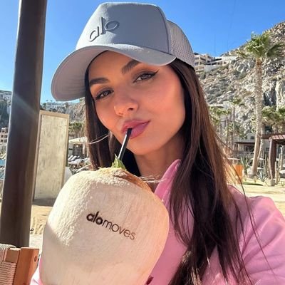 Victori01658031's profile picture. Down is Out Everywhere