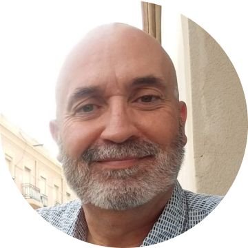 Aprendiz de todo, maestro de nada.
Me acepto como soy y acepto a los demás también.
No juzgo, porque no quiero ser juzgado.
Me despierto y empiezo a soñar.